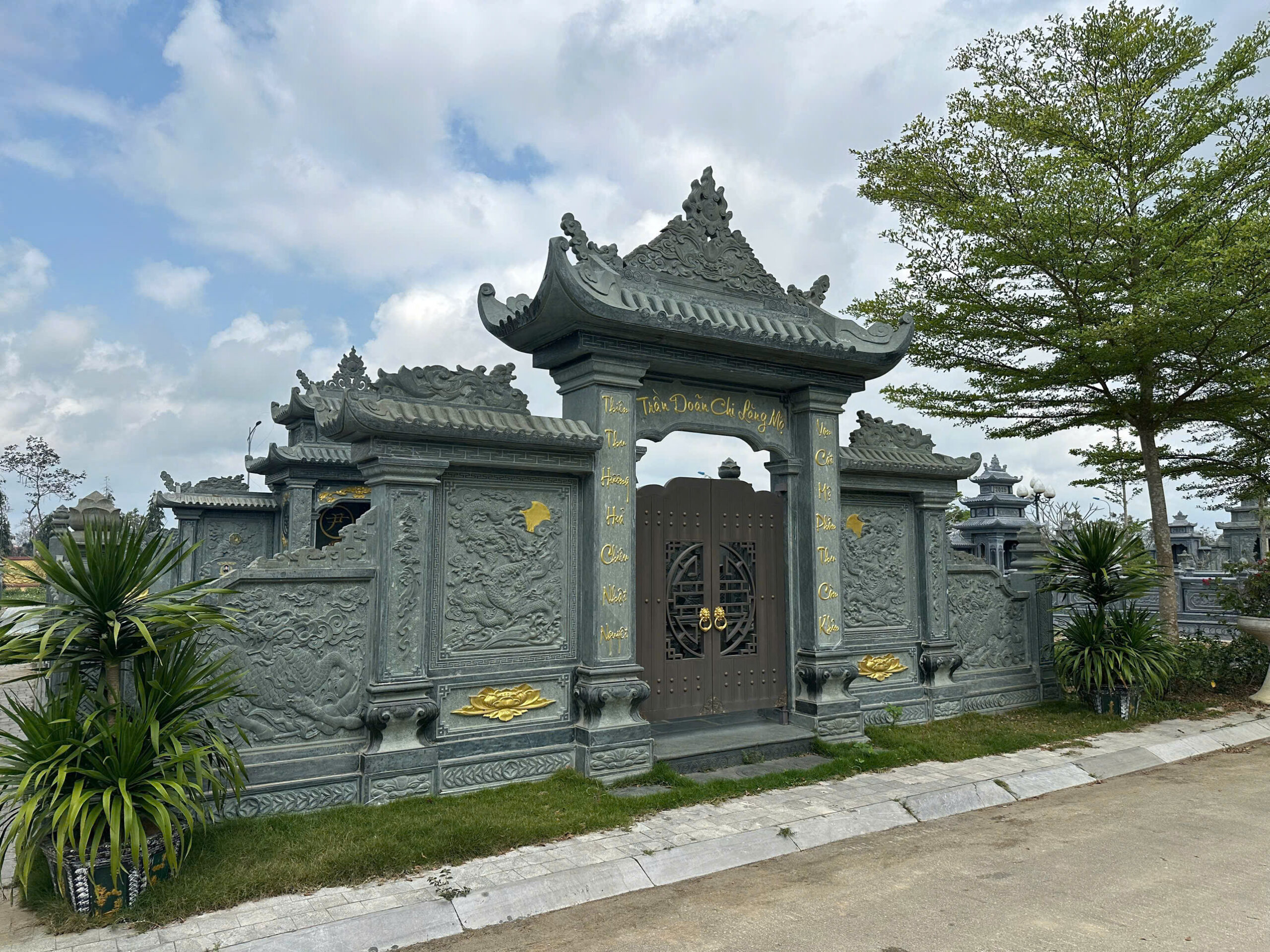 Lăng Mộ Đá Quảng Ninh - Thiết Kế Thi Công Lăng Mộ Đá Tại Quảng Ninh Uy Tín Chuẩn Phong Thủy