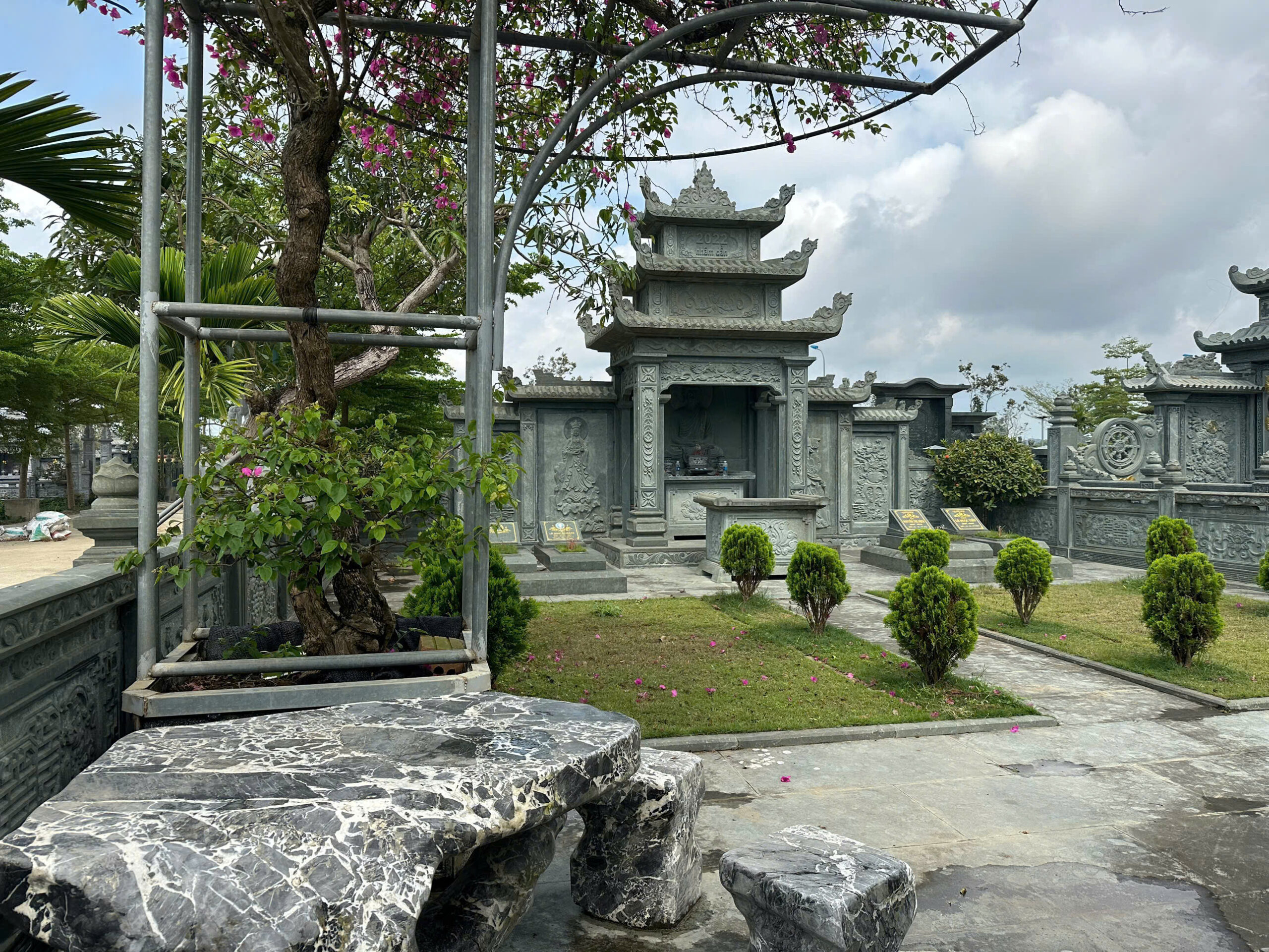 Khu Lăng Mộ Đá Xanh Thanh Hóa - Huy Trạm Đá Thi Công Khu Lăng Mộ Tại Quảng Ninh