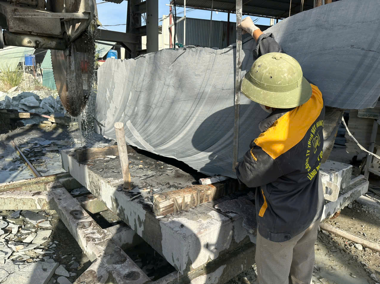 Mỏ Khai Thác Đá Xanh Rêu Thanh Hóa - Xưởng Đá Mỹ Nghệ Xanh Rêu Chất Lượng Cao