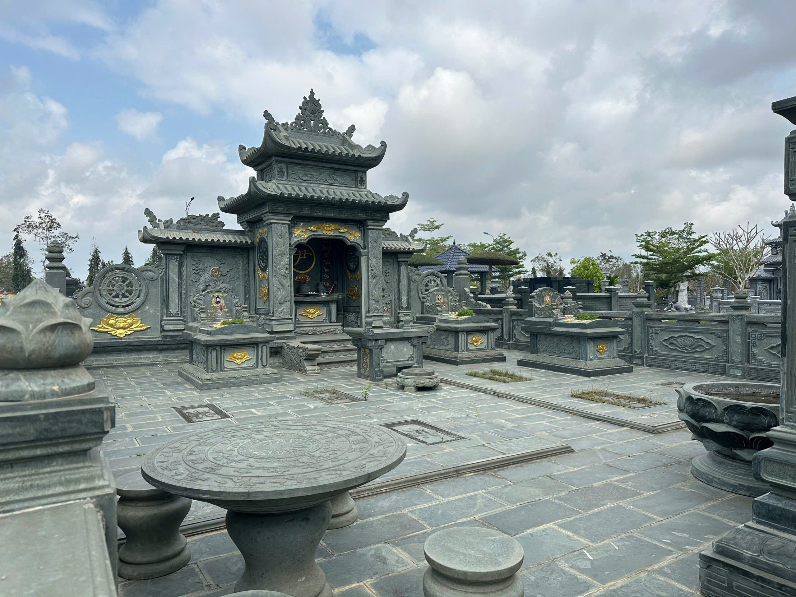 Lăng Mộ Đá Quảng Ninh - Đặc Điểm Khi Thi Công Lăng Mộ Đá Tại Quảng Ninh