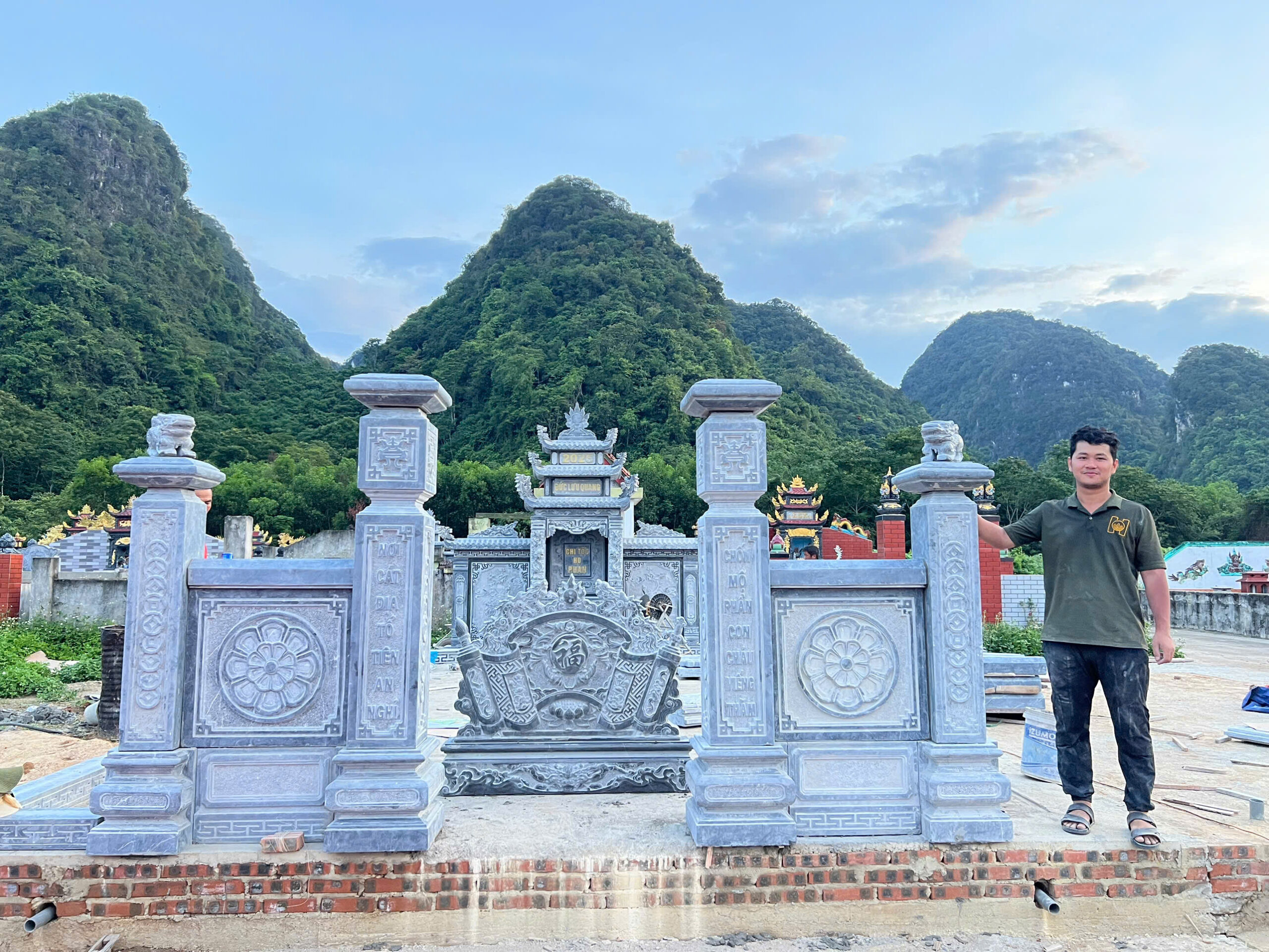 Báo Giá Lăng Mộ Đá Hòa Bình - Đơn Vị Thi Công Lăng Mộ Đá Uy Tín Tại Hòa Bình
