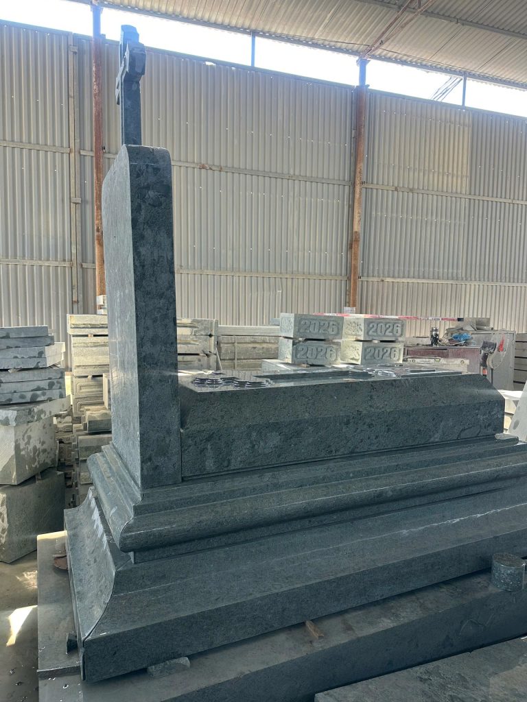 Mộ Đá Công Giáo Nguyên Khối Xanh Rêu MD58 - Mộ Đá Xanh Rêu Thanh Hóa