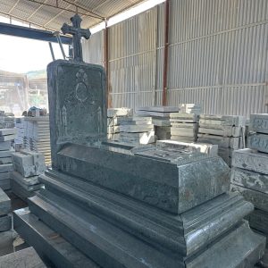 Mộ Đá Tam Cấp Công Giáo Nguyên Khối Bền Đẹp 100 Năm